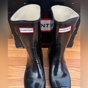 Hunter Women’s Glossy Black Short Size Boots~Size 8/F-7/M~W23700~EUC